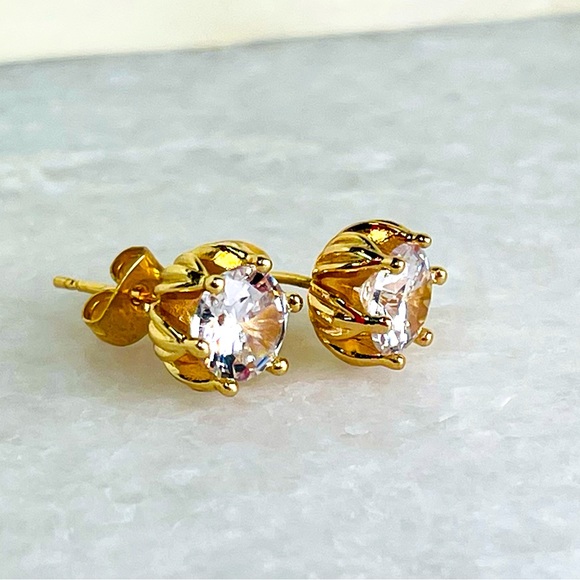 18k Yellow Gold Plated Cubic Zirconia Stud Earrings Stone Color is White - Picture 1 of 14